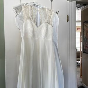 Beautiful wedding dress!